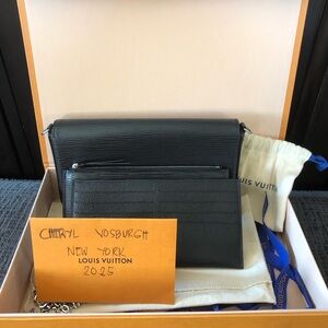 Epi Pochette Felicie Black.